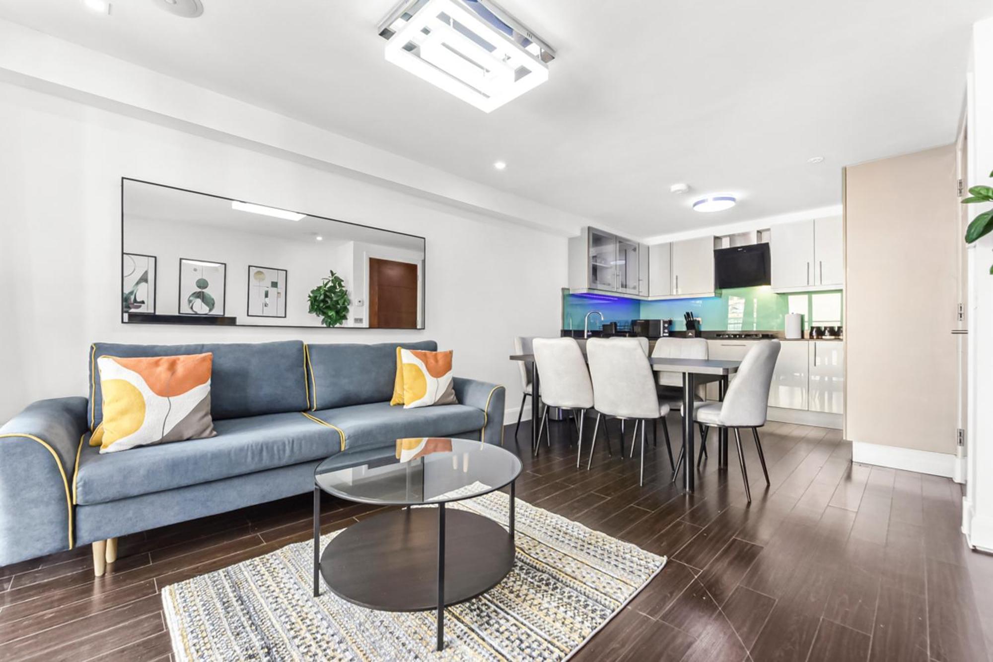 Stylish 2b 2b Heart Of Canary Wharf *